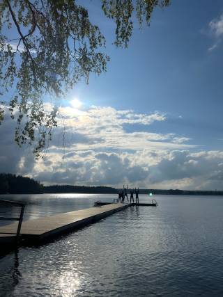 Vaihtareiden tapahtuma Suomensaaren saunalla. Kuva: Heli Saari