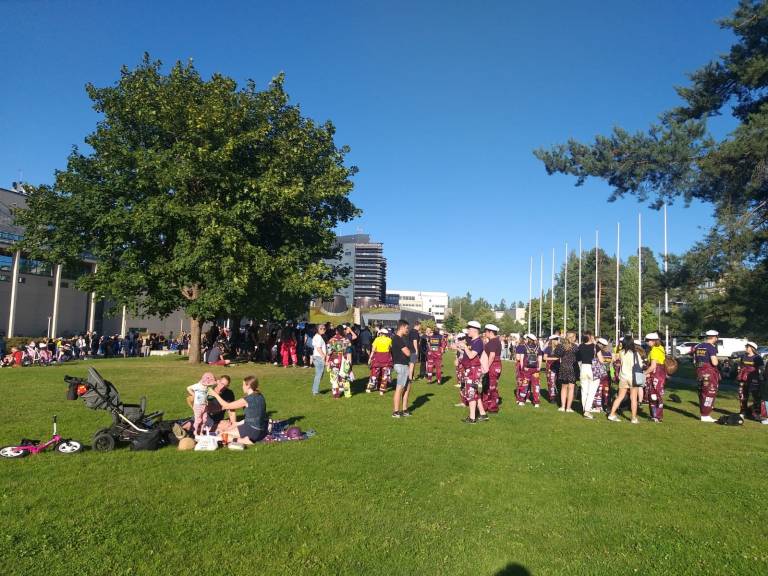 Students hanging out on the grass on Hervanta campus.