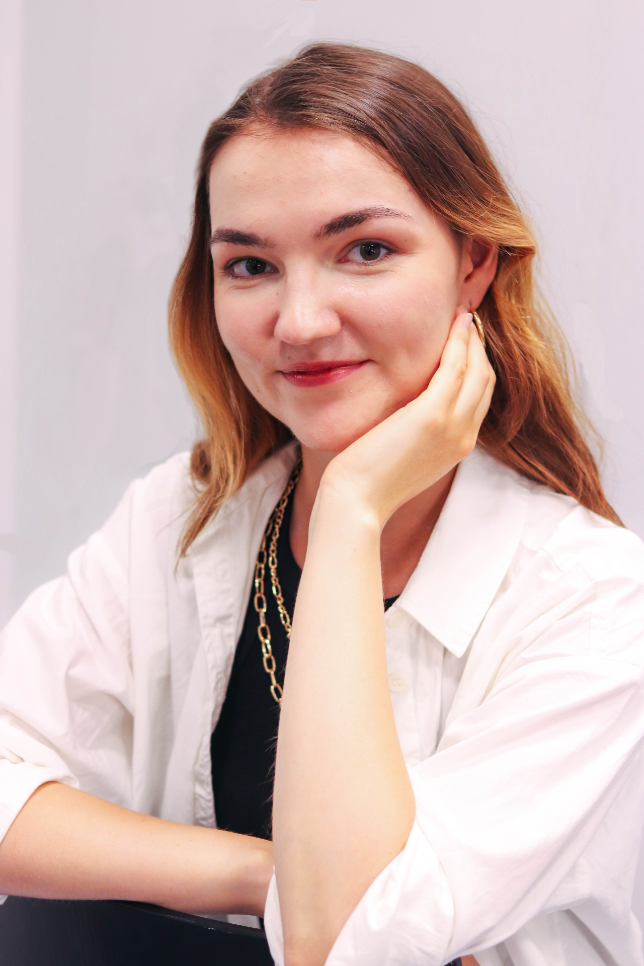 A portrait of a young woman (author of the blog post). She is looking straight at the camera and smiling.
