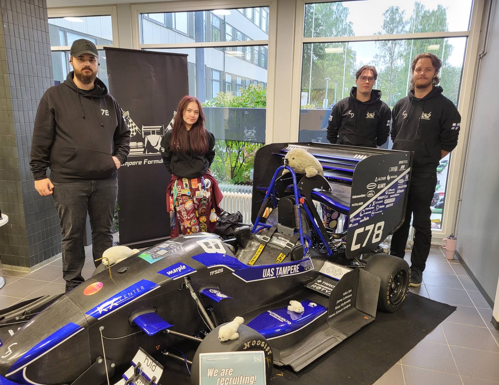 Kuvassa vasemmalta oikealle: Kirill Dmitriev, Johanna Sihvonen, Arttu Lahtinen ja Tomi Alkava (tiimikapteeni).