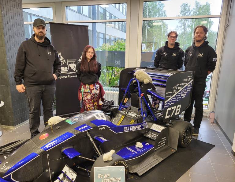 Kuvassa vasemmalta oikealle: Kirill Dmitriev, Johanna Sihvonen, Arttu Lahtinen ja Tomi Alkava (tiimikapteeni).