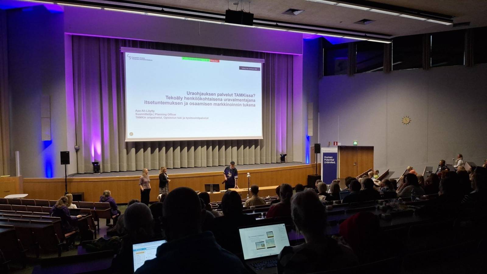 Tunnelmia Opo-seminaarista.