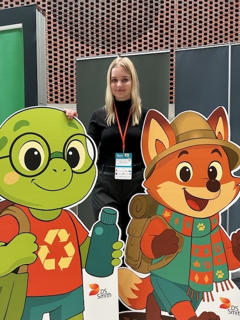 Anniina esittelemässä BioPak-hanketta PackSummitissa