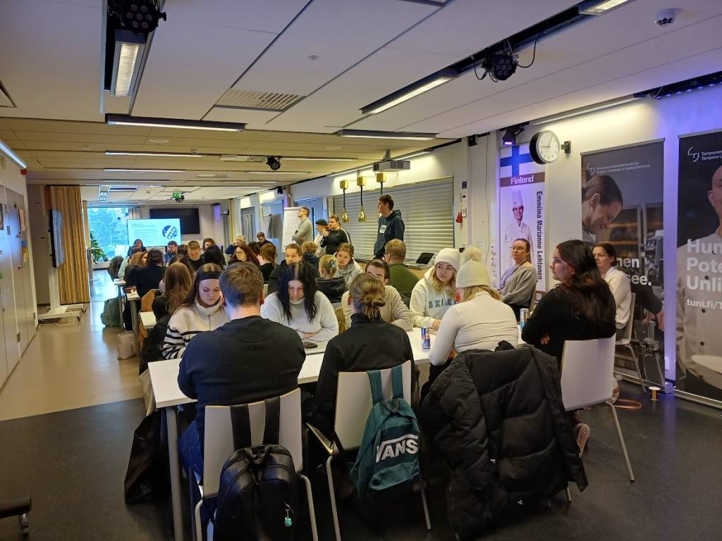 Resto Labissa järjestetyssä päätösseminaarissa opiskelijat ja hanketiimi kokoontuivat yhteen.