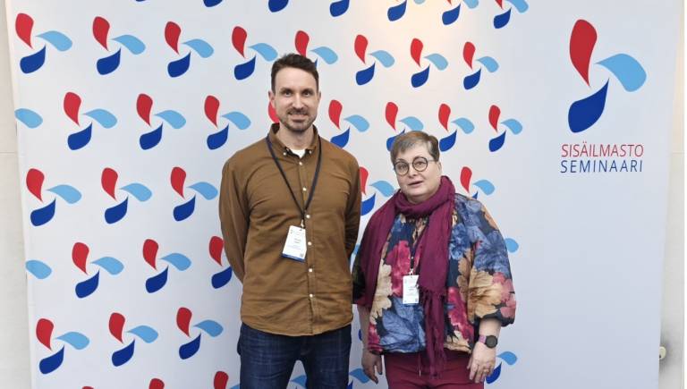 Sampo Saari ja Leila Kakko Sisäilmastoseminaarissa 10.3.2026. (Kuvaaja: Jari Erkkilä)