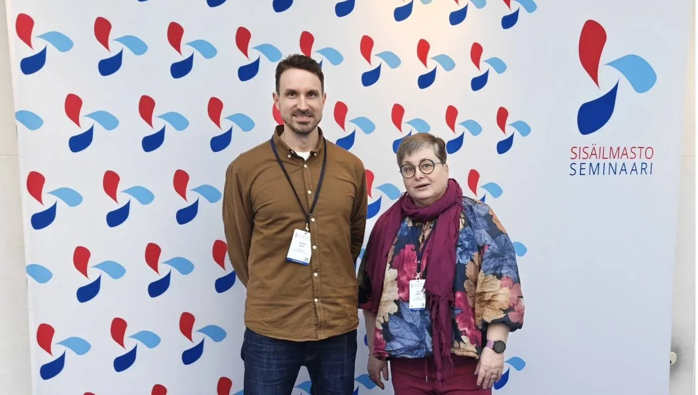 Sampo Saari ja Leila Kakko Sisäilmastoseminaarissa 10.3.2026. (Kuvaaja: Jari Erkkilä)