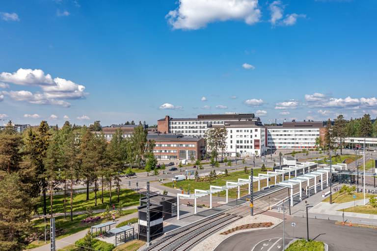 Kesäinen kuva Tampereen ammattikorkeakoulun pääkampukselta.