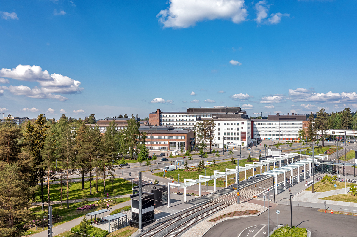 Kesäinen kuva Tampereen ammattikorkeakoulun pääkampukselta.