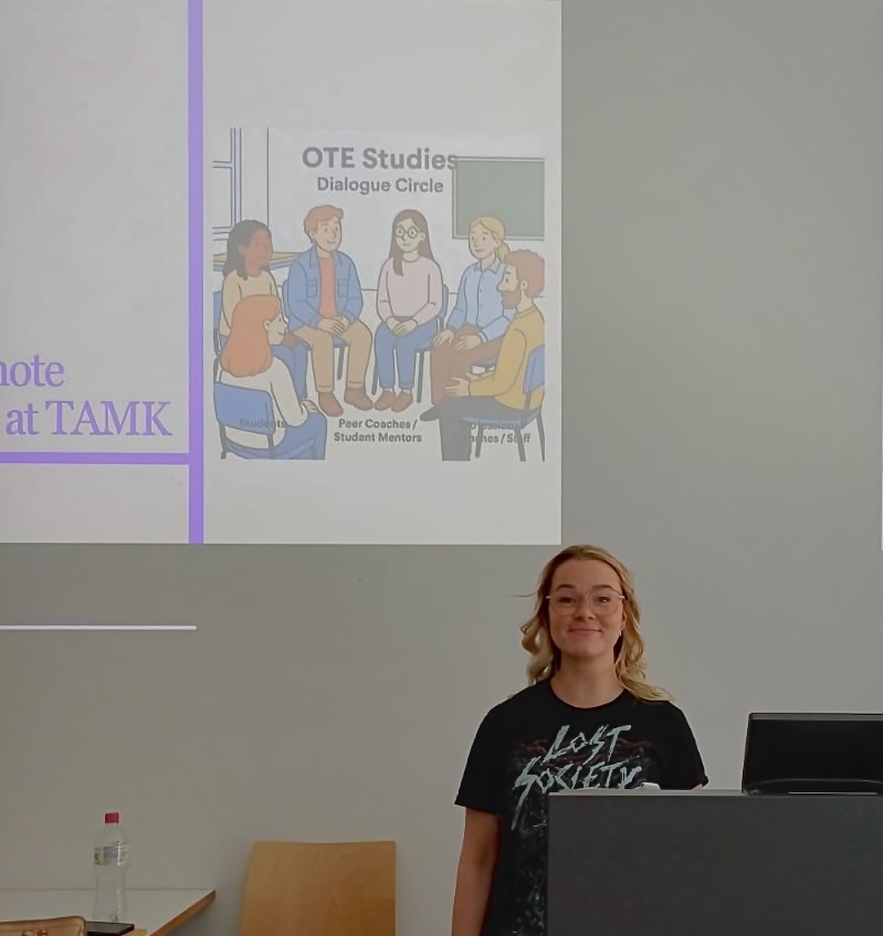 Picture of Vera doing her presentation during BIP in THWS, Germany.