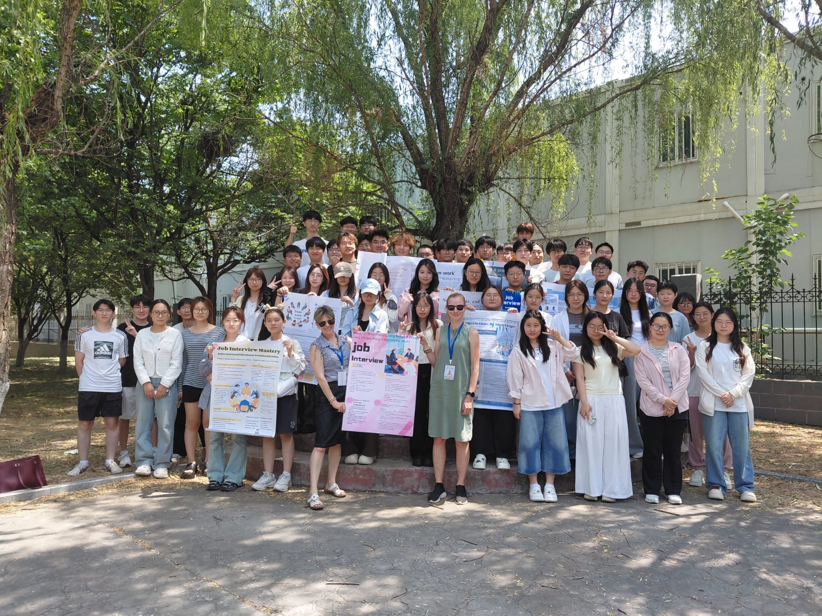 Us teachers and students participating in the International Business Communication course.