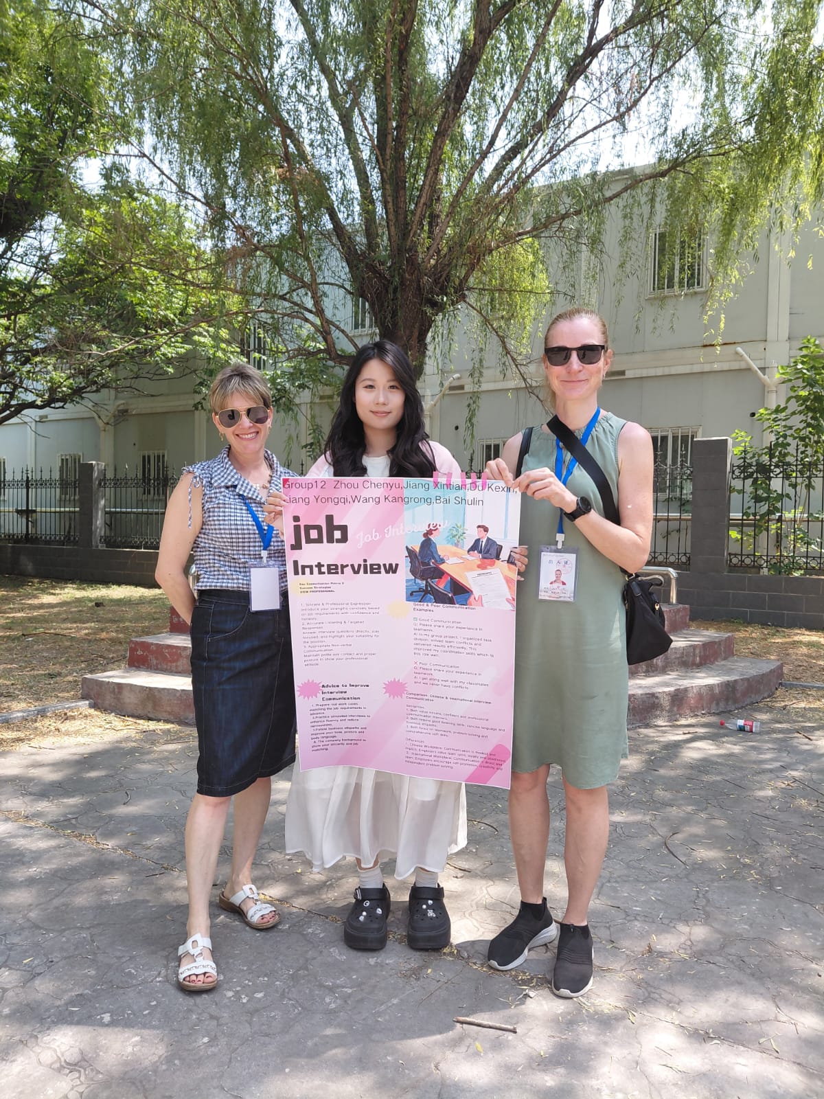 Students made posters on various communication topics and presented them for  the audience.  They also voted for the best posters (regarding content, presentation and visuality). Here the winner of the best visuality category with teachers Pirre Hyötynen (left) and Piia Kanto (right).