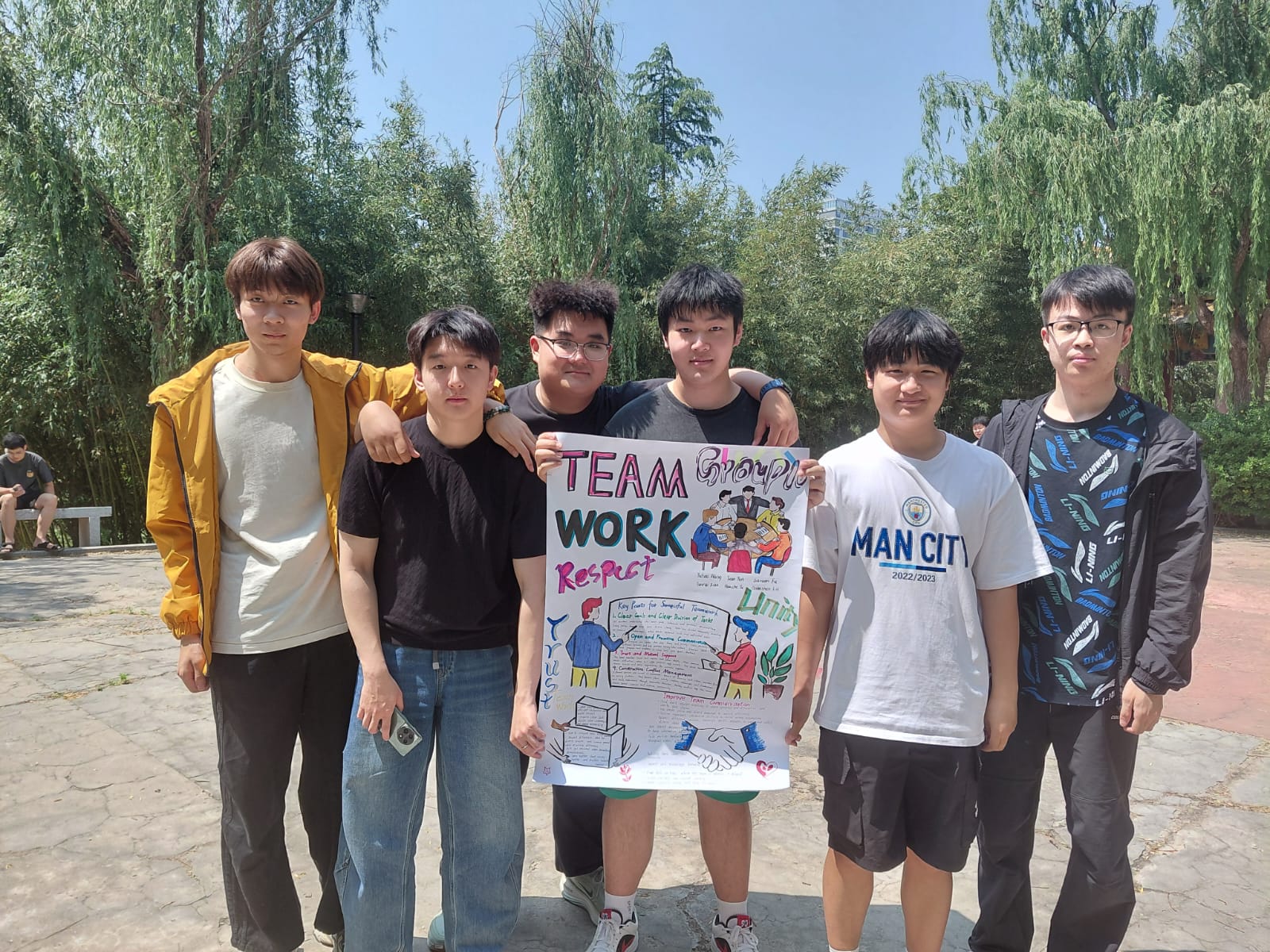 One of the groups made a poster about team work. In addition to theory, they also proactively utilized their own experiences and best practices on team work, and drawings to back up the message.