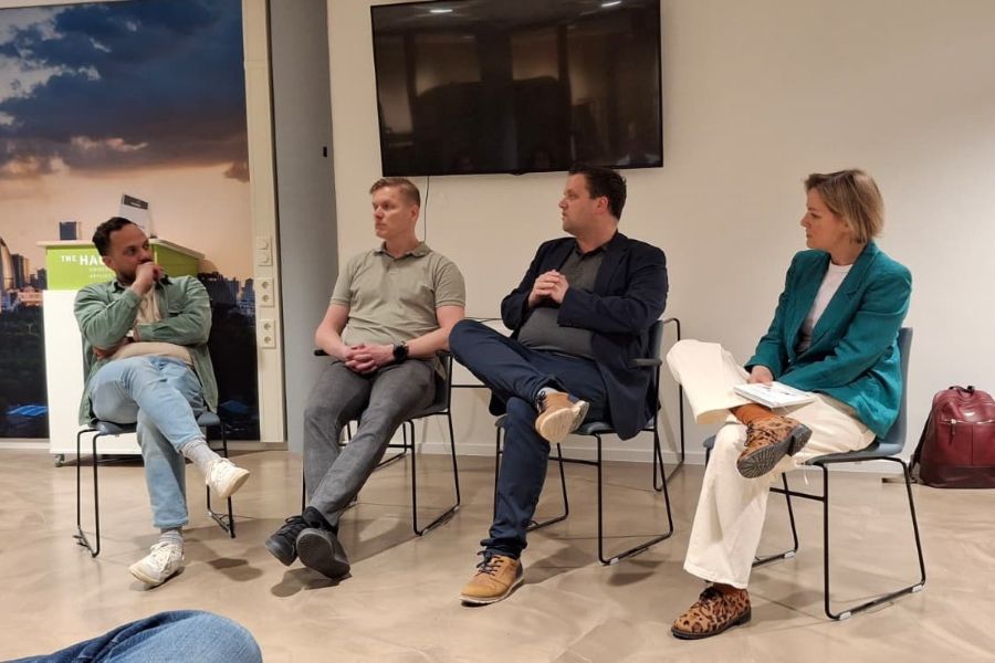 Mikko and Kaisa participating the fishbowl panel. From the left: Titus van der Spek, Mikko Sävilahti, Reinout Klamer and Kaisa Kokko. (Photo: Leena Katto)