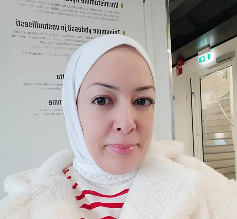 Lähikuva Zeinabista.