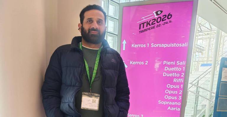 Kuva Muhammadista. Taustalla näkyy ITK 2026 -konferenssin mainos.
