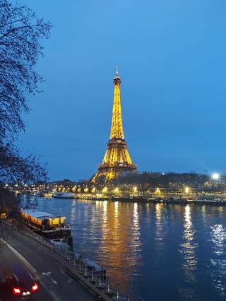 Eiffel-torni valaistuna