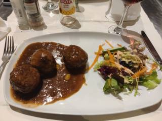 lihapulla-annos lautasella