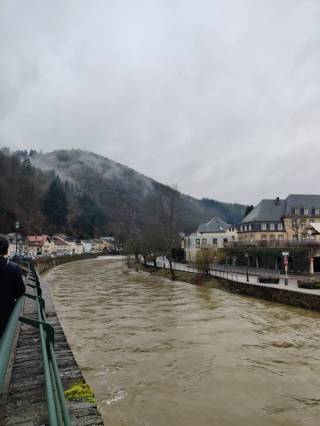 Joki, jonka reunalla asutusta