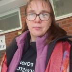 Olen Sanna-Kaisa - sosiaalityön maisteriopiskelija ja perheenäiti