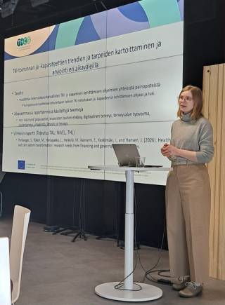 Sofi Perikangas kertoo THCS-raportista. Kuva: Kaisu Sahamies