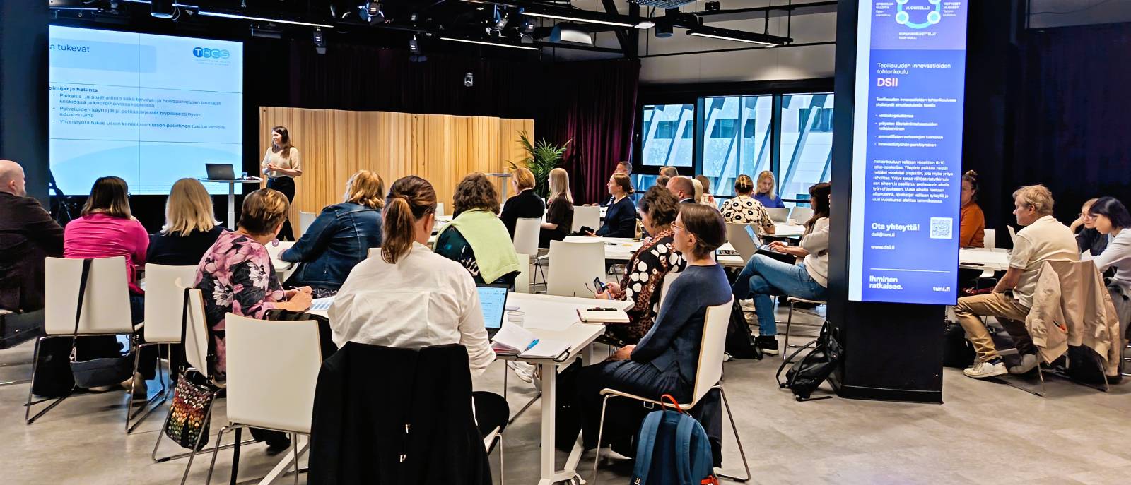THCS-ohjelman avoimessa keskustelutilaisuudessa tarkasteltiin terveyden ja hoivan kumppanuuksia ja systeemistä muutosta. Kuva: Sanna Tuurnas