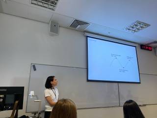Dayter presenting