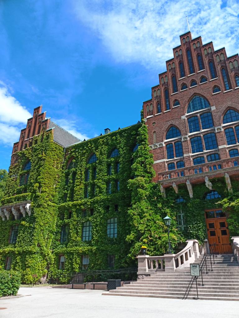 The image shows the building of the Lund library