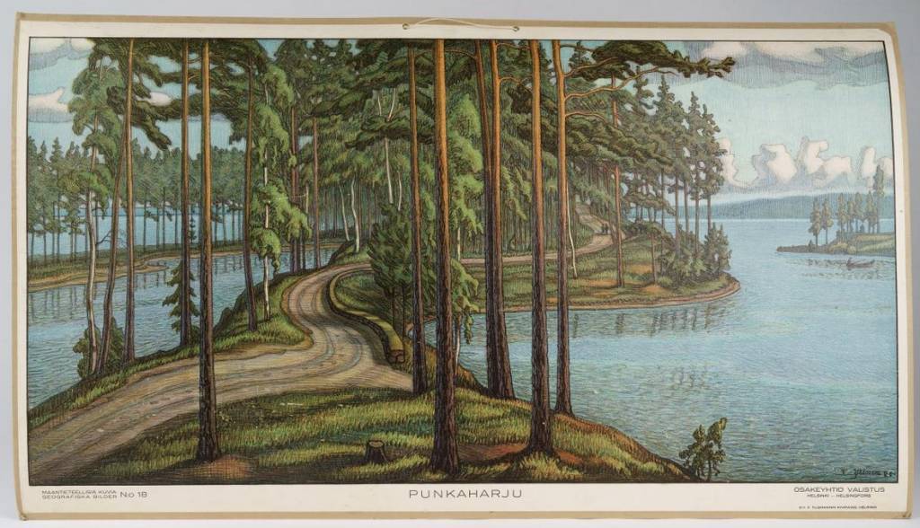 Vanha opetustaulu, jossa on maisema Punkaharjulta.