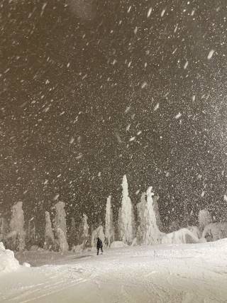 Snowboarding is my favourite sport in winter