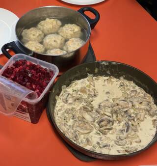 Semmelknödel mit Pilzrahmsoße