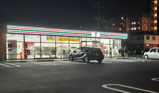 7-11 convenience store at night