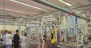 Robot laboratory