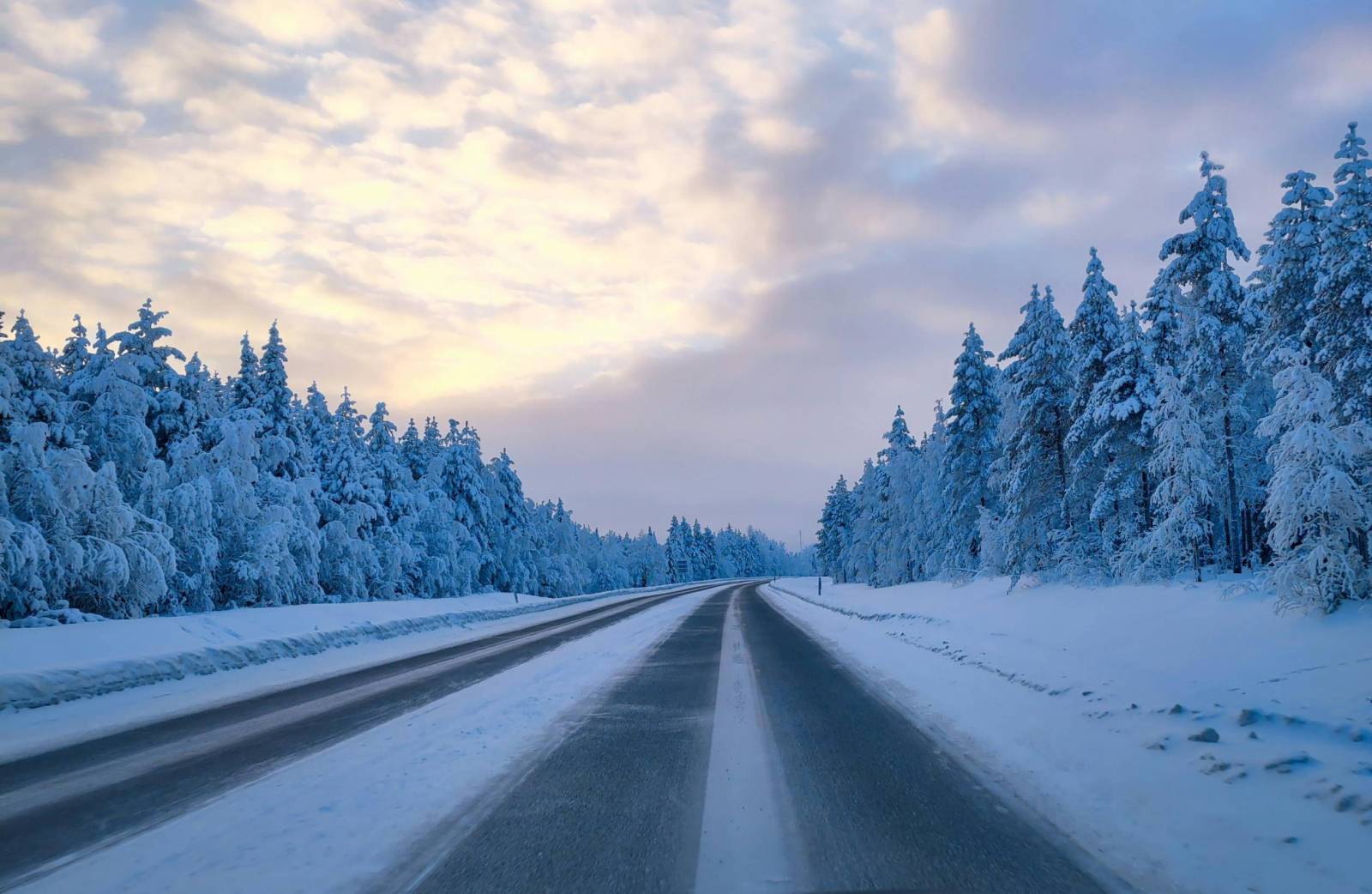 Kuva Daniel Shipilov Road in Kuusamo Reconsidering Care Needs in Rural Areas: Finnish Lapland and the Archipelago