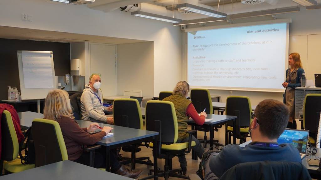 people sitting in a classroom.