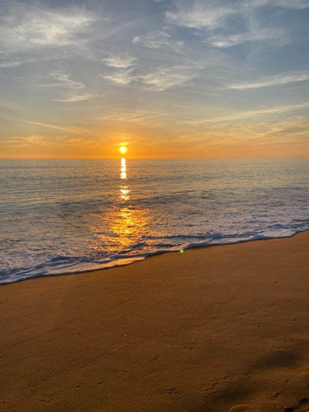 Auringonlasku Faro beachilla.