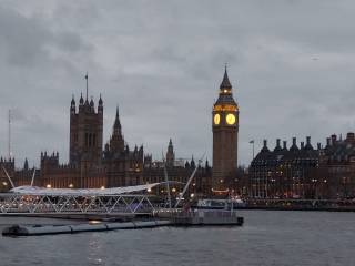 Maisemakuva, jossa on Lontoon Big Ben kuvattuna.
