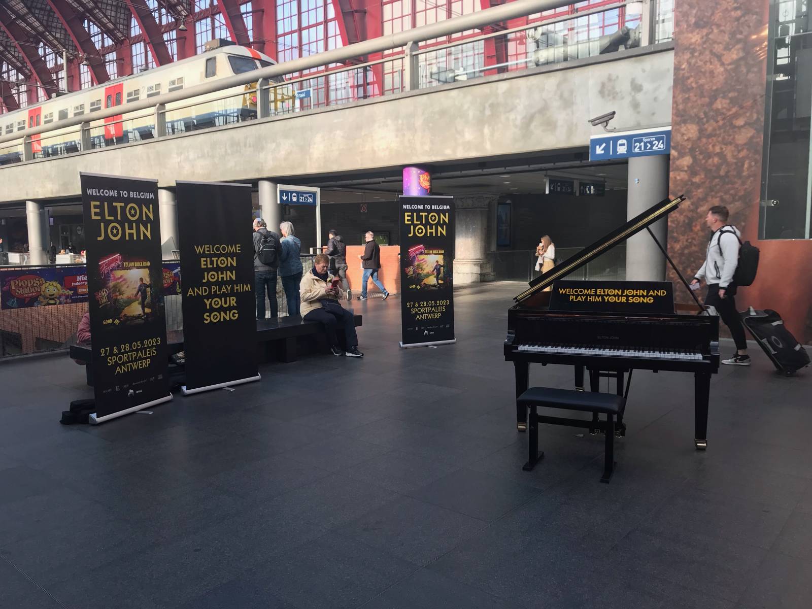 Piano located in the Antwerpen train station.