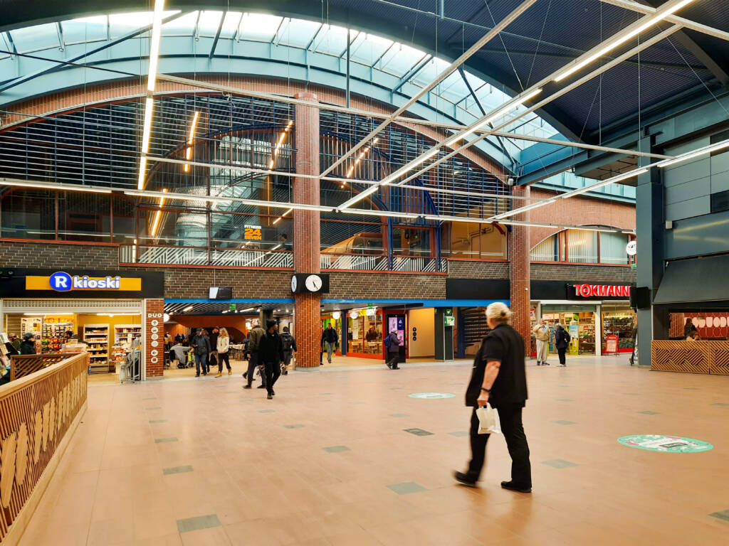 People walking in a hall of a shopping mall.